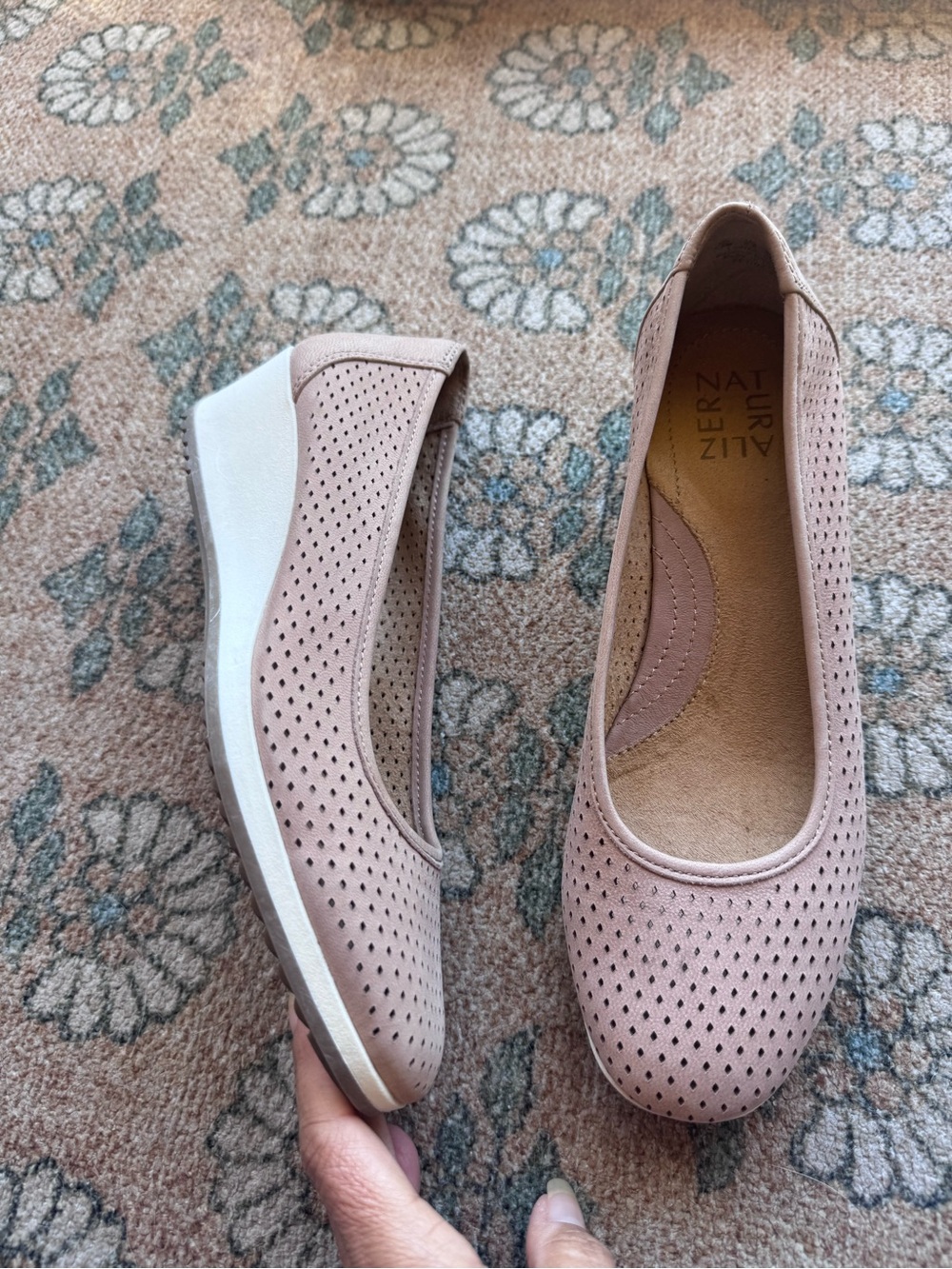 Naturalizer Women's Bettina Perforated Comfort wedges size 7.5